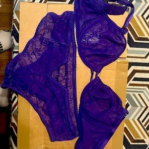 Victorias Secret Bra 38C NWT matching panty Large